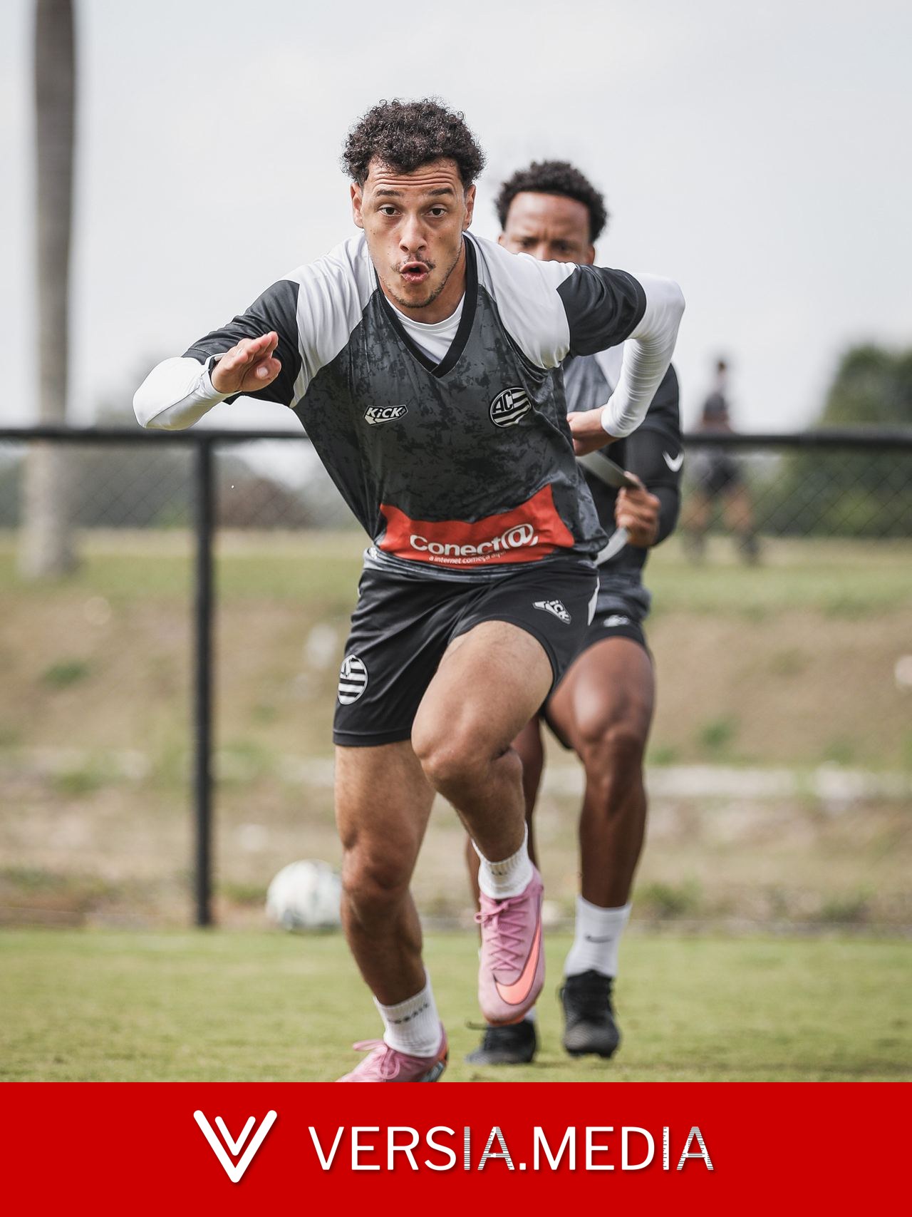 Enzo volta a ser titular, cita fase difícil após lesão e reabre disputa na lateral esquerda do Athletic
