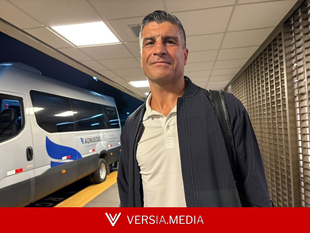 Pedro Emanuel desembarca no Rio para iniciar trabalho no Vasco: