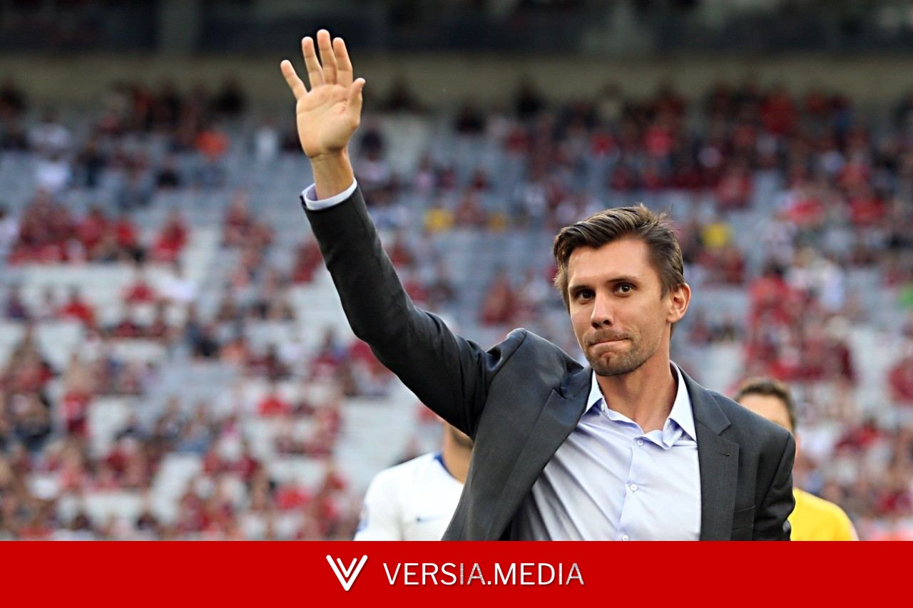 Ex-Corinthians e Athletico, Paulo André faz parto da filha em carro e se emociona: