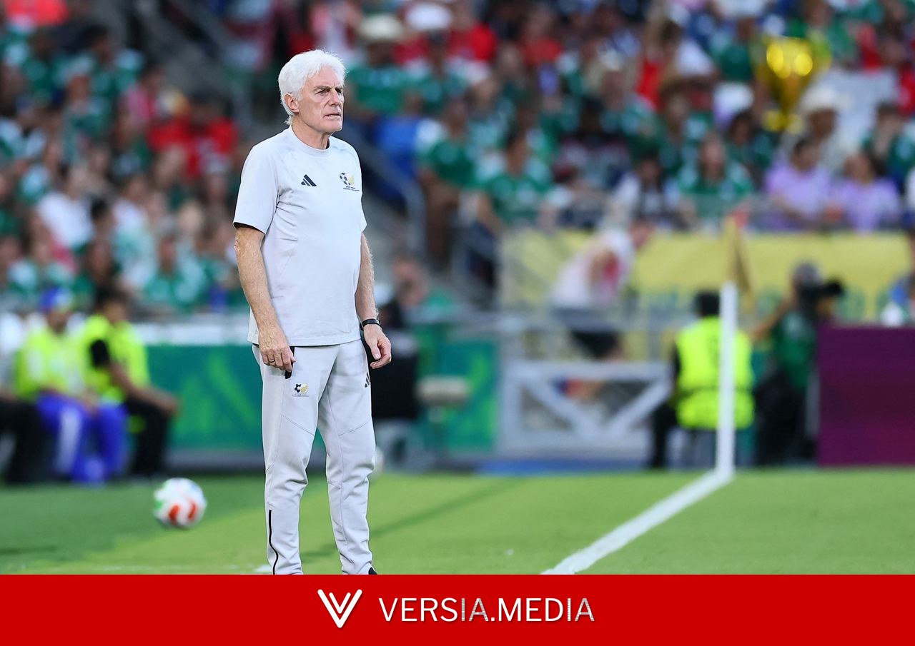 Técnico da África do Sul bate recorde na Copa e dá recado antes de mata-mata: 