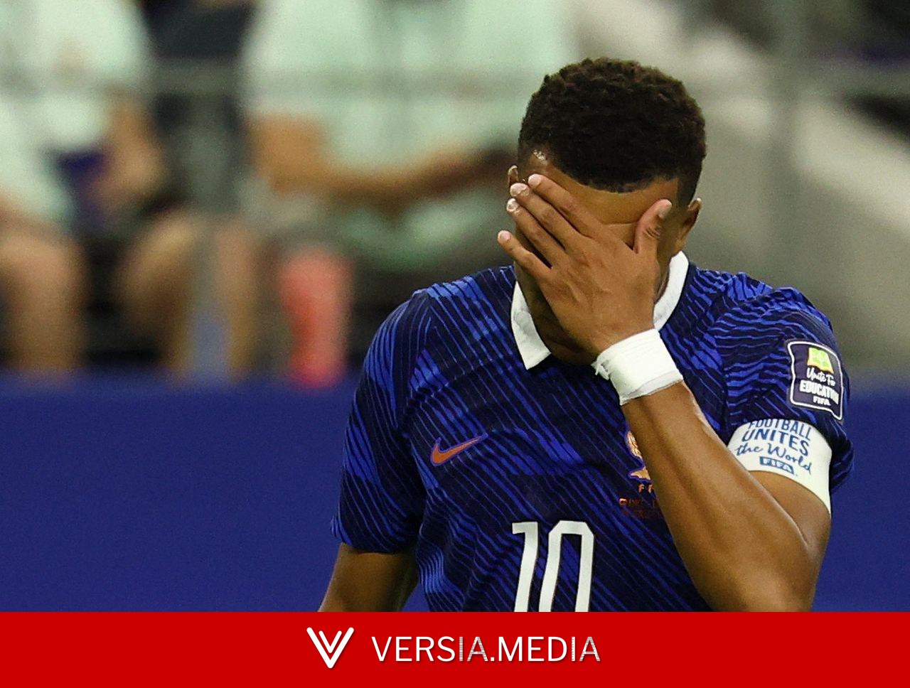 Nenhum chute certo, um drible e três impedimentos: dia de Mbappé resume eliminação da França