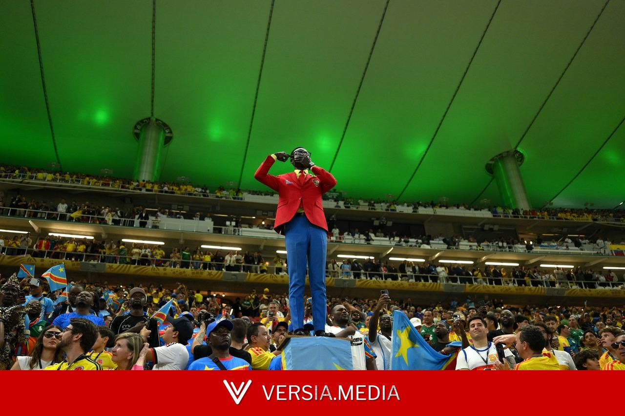 Torcedor-estátua da RD Congo vai a jogo contra a Colômbia na Copa do Mundo