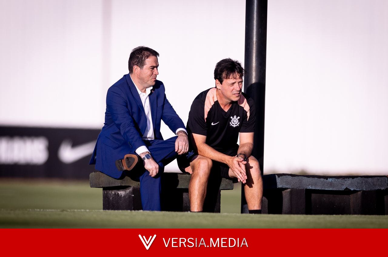 Comissão técnica e dirigentes do Corinthians se reapresentam no CT para iniciar segundo semestre