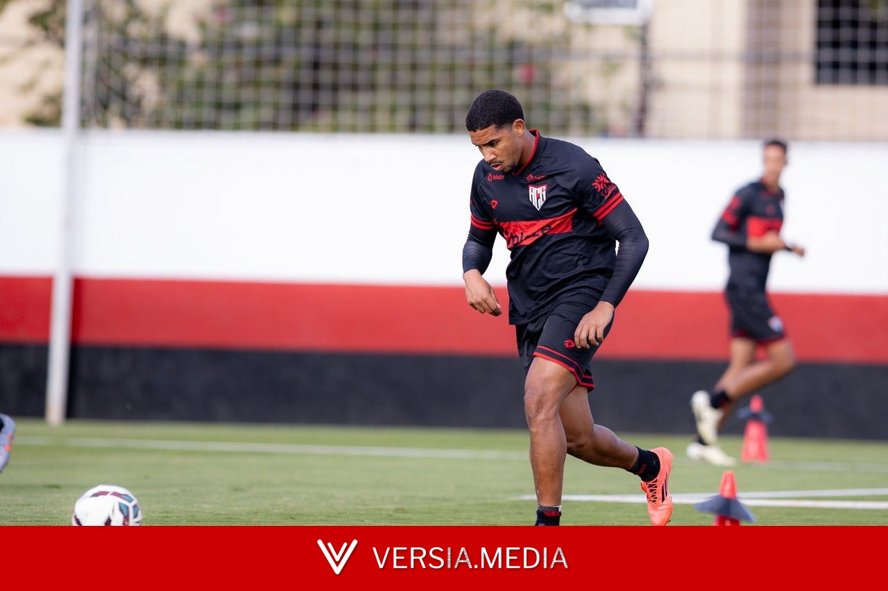 Leo Jacó vibra com a volta dos gols e espera ajudar o Atlético-GO a subir na tabela