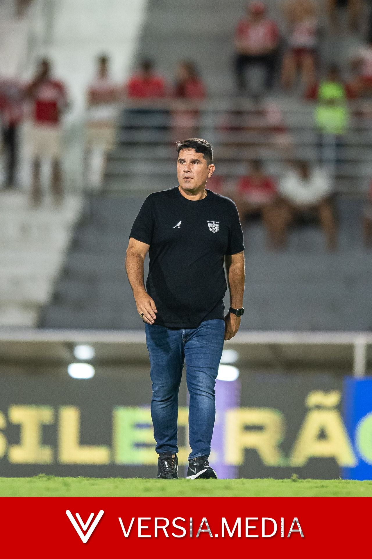 CRB anuncia a saída do técnico Eduardo Barroca