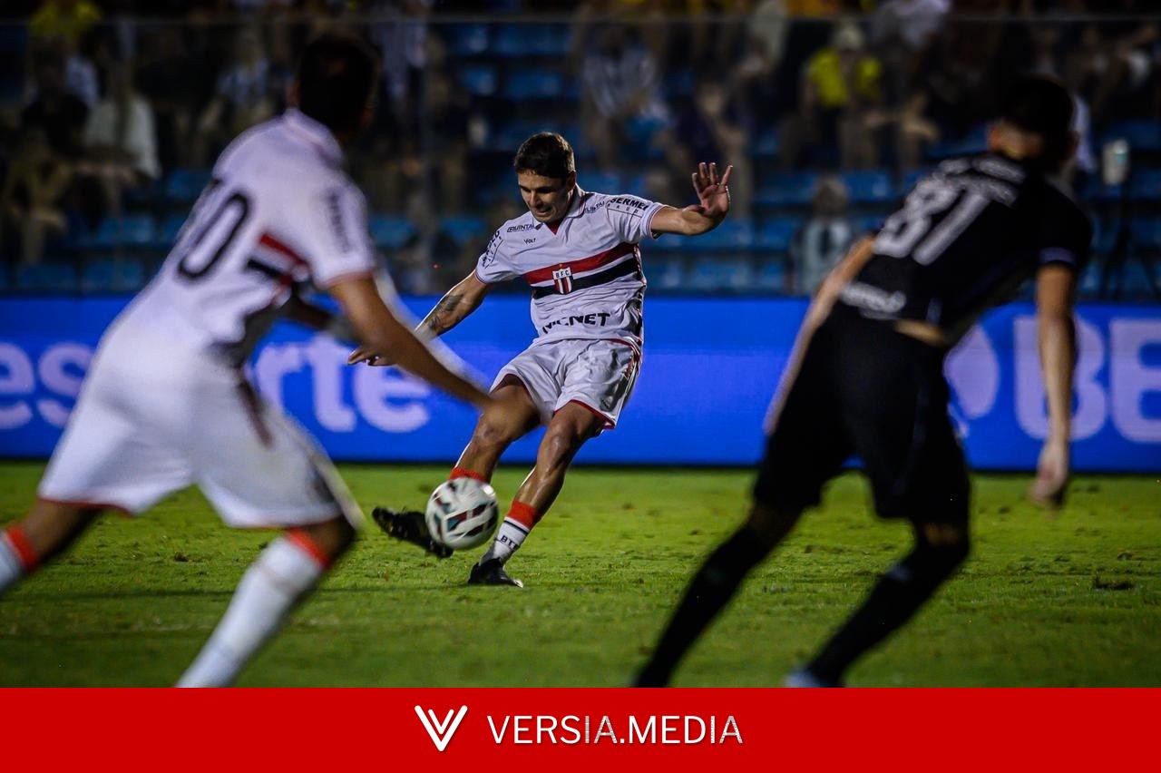 Muito treino e confiança: Rafael Gava festeja gol de falta em vitória do Botafogo-SP