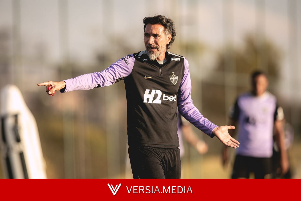 Cobrança forte e correções: o plano de Domínguez na intertemporada do Atlético-MG