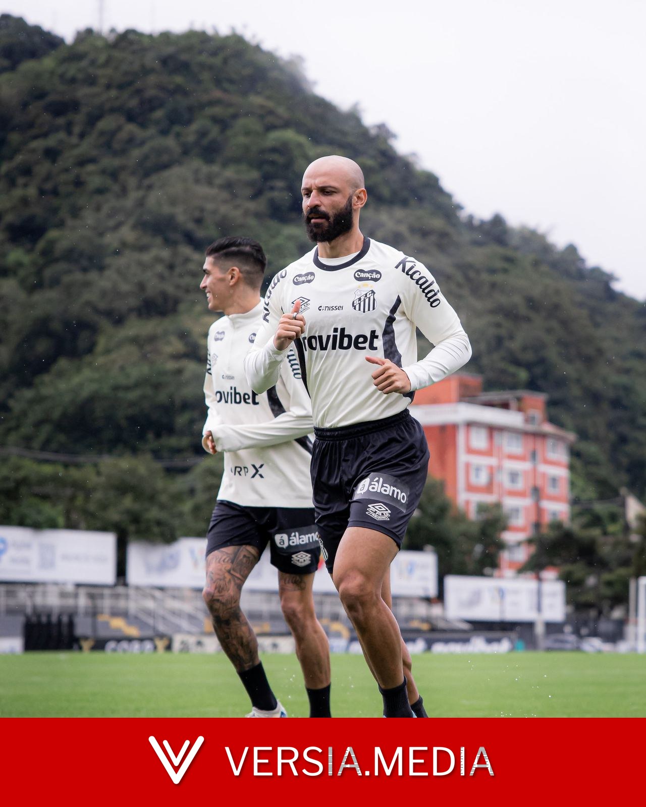 Santos esvazia departamento médico antes de retorno do Brasileirão