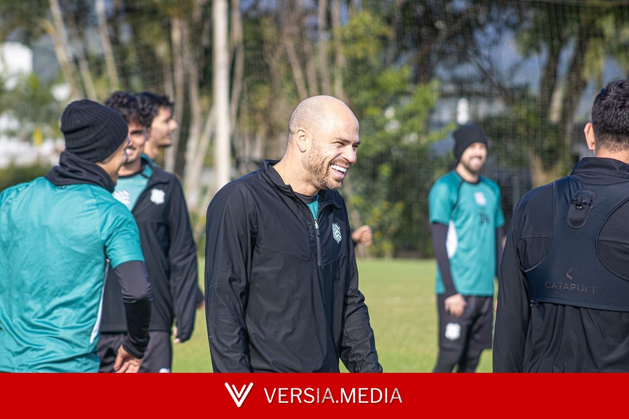 Silvinho celebra retorno ao Figueirense após lesão e comenta bom momento do time