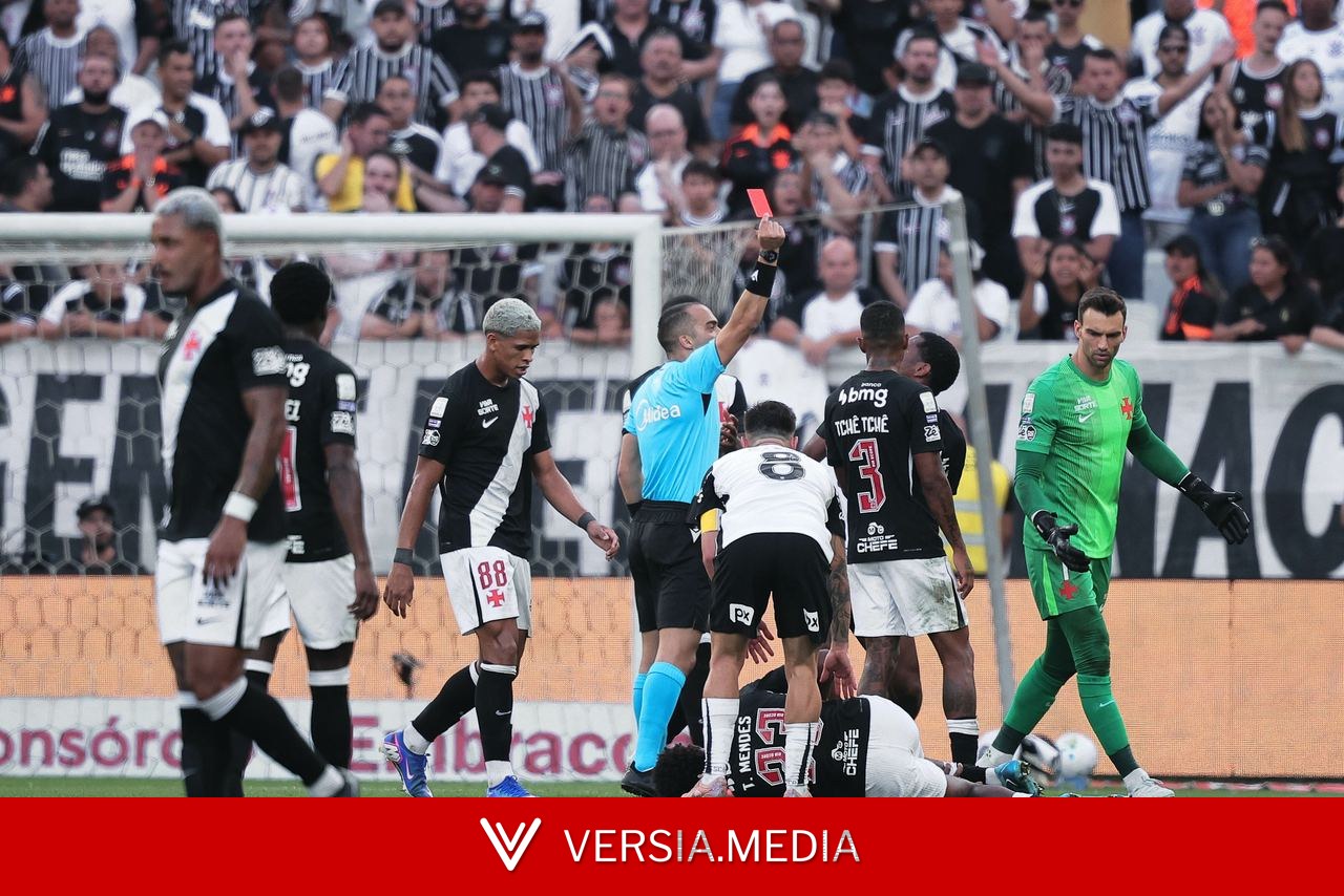 Defensores e atletas da base lideram lista de cartões do Corinthians na temporada