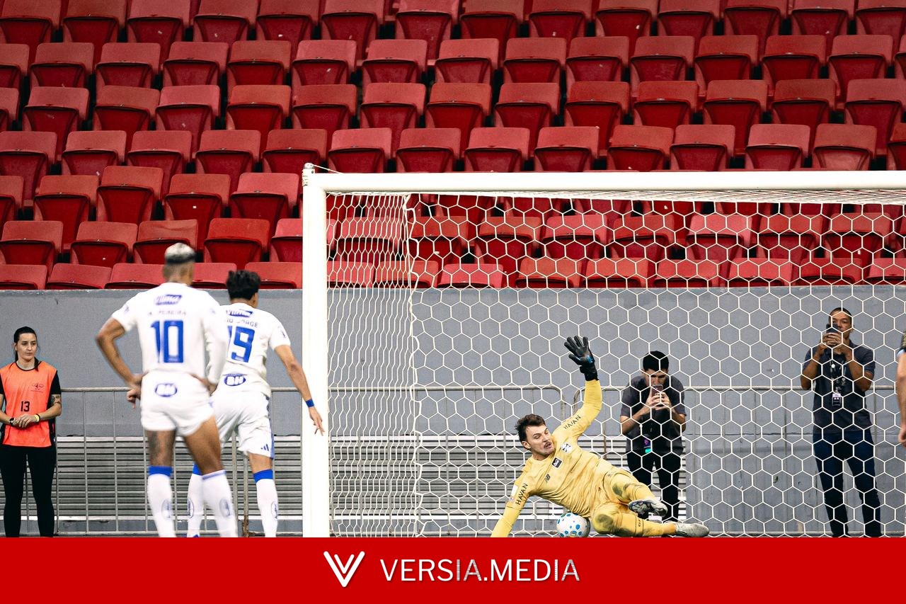 Destaque em amistoso do Grêmio, Grando elogia Weverton e avalia disputa: 