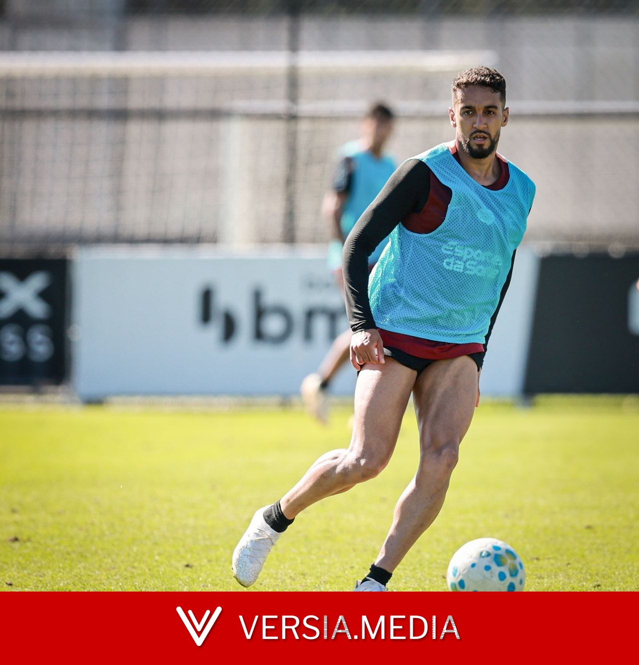 Diniz testa Matheus Pereira mais avançado de olho em possíveis saídas no Corinthians