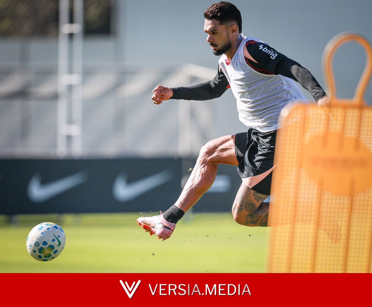 Diniz faz teste com Raniele e estimula jogo de aproximação no Corinthians