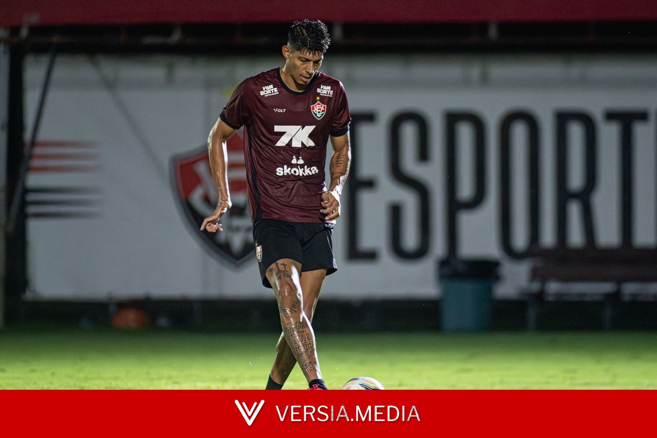 Vitória x Vasco: Zé Vitor é substituído no primeiro tempo por causa de dores no joelho