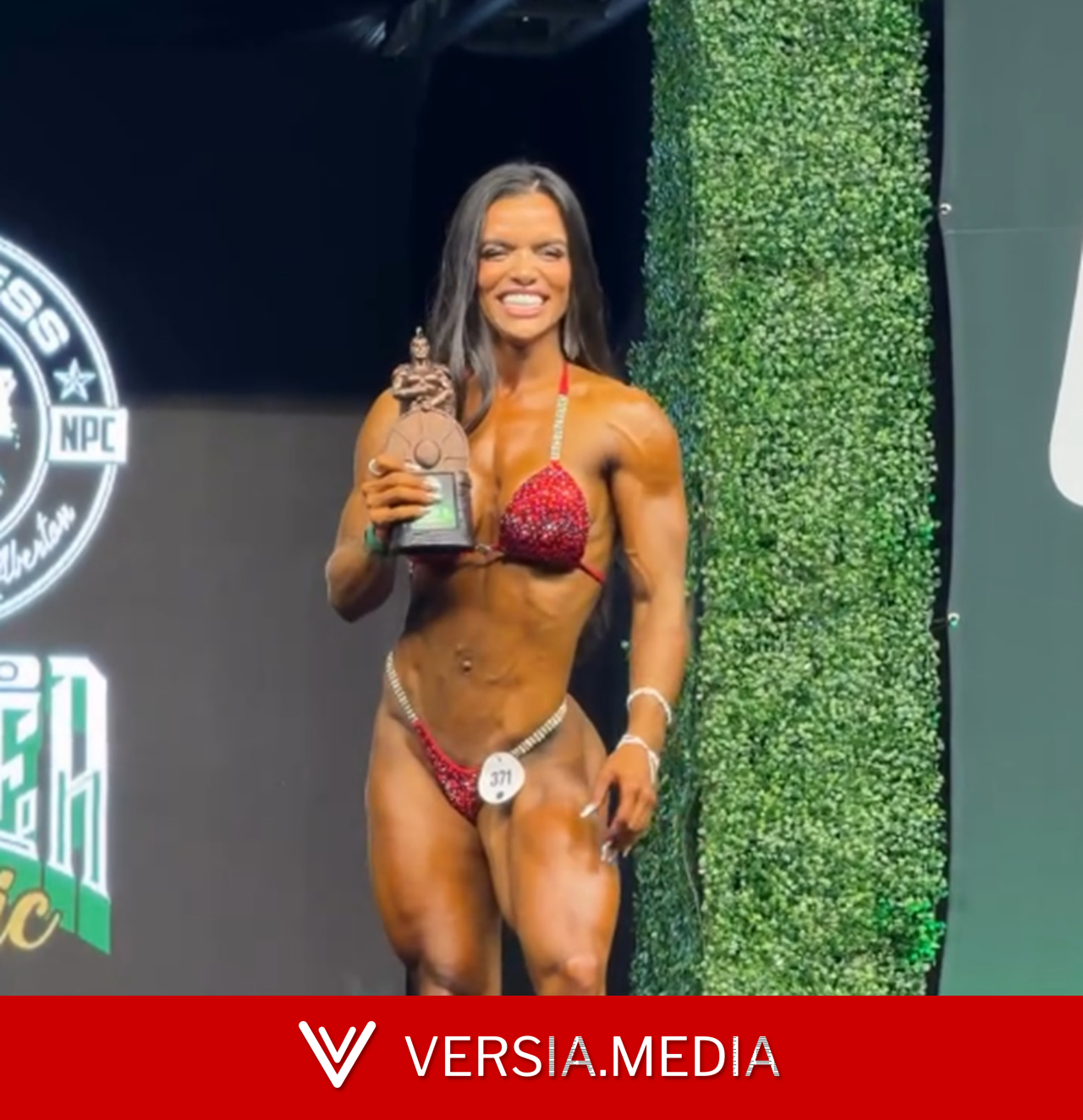 Vit Viana fatura troféus em estreia e comemora com Ramon Dino; veja vídeo