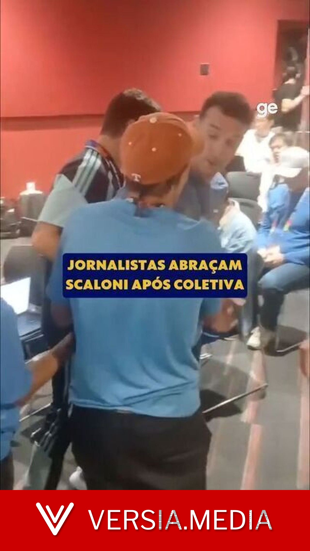 Jornalistas argentinos fazem fila para abraçar Scaloni depois de vaga na final; veja