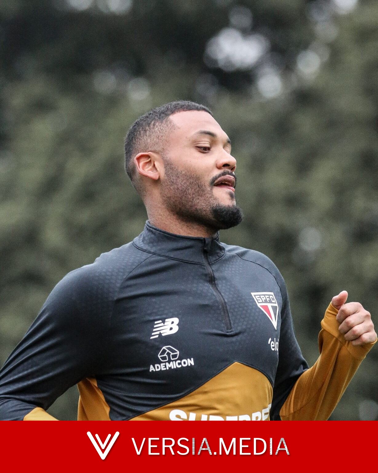 Sabino avança em recuperação e trabalha no gramado em treino do São Paulo